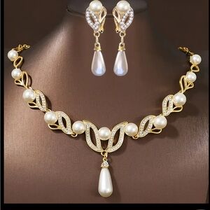 Bossy's Boutique Gold and Pearl Necklace Set